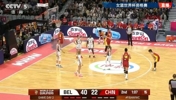 这球解气！😤2米26的张子宇篮下1v3半转身碾压打板！