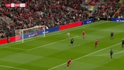 真老了身材稍稍发福😅！杰拉德转身打门没踢上，全场球迷叹息